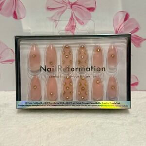 Nail Reformation Almond‎ Press On Nails with Gems & Pearls 30 Count Kit